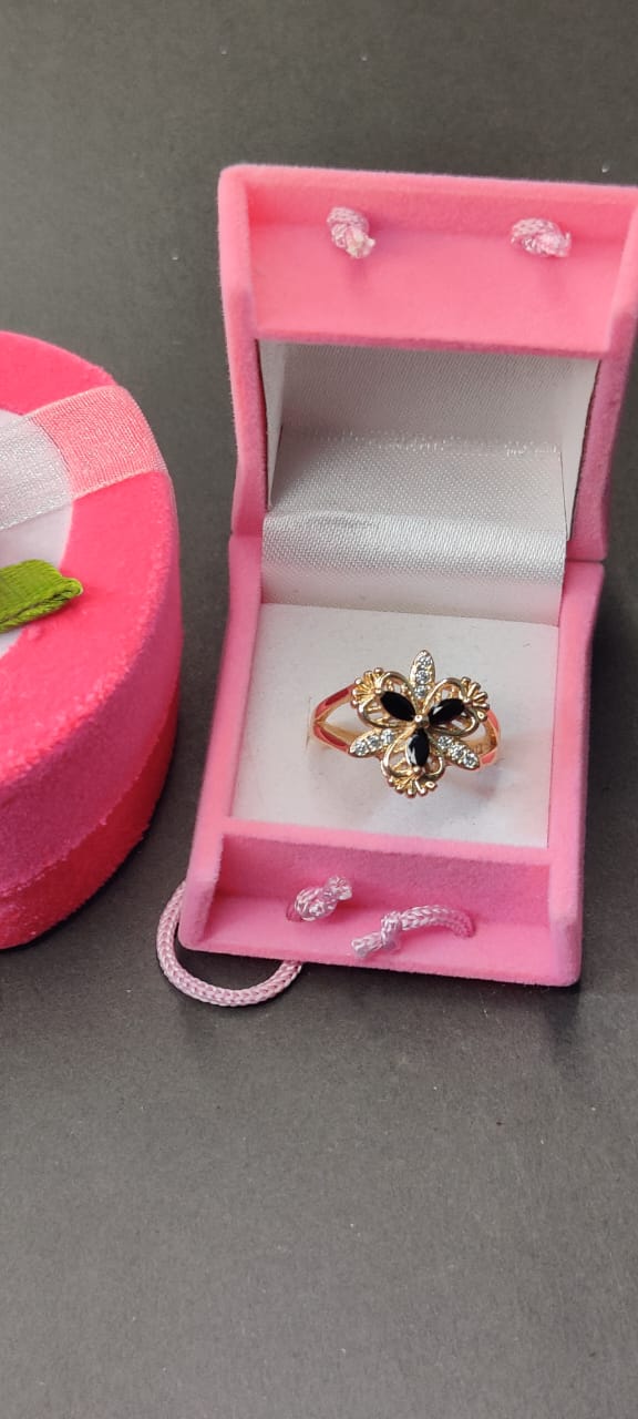 🌸Black & White Petal Floral Ring✨💍